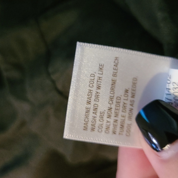 Green skirt - Picture 7 of 7